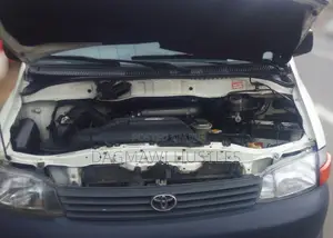 Toyota HiAce 2006 White