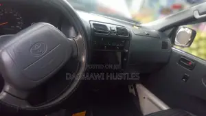 Toyota HiAce 2006 White