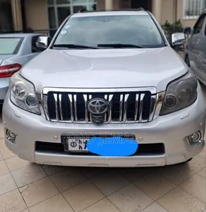 Photo - Toyota Land Cruiser Prado 2011 Silver
