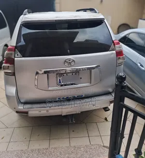 Toyota Land Cruiser Prado 2011 Silver