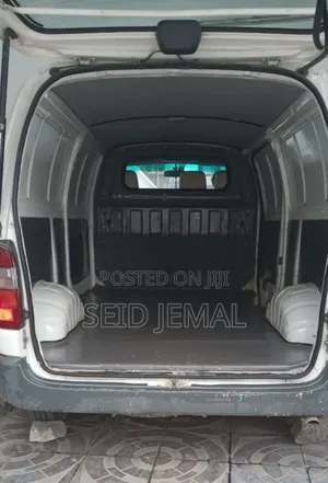 Toyota HiAce 2006 White