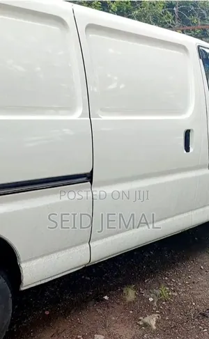 Toyota HiAce 2006 White