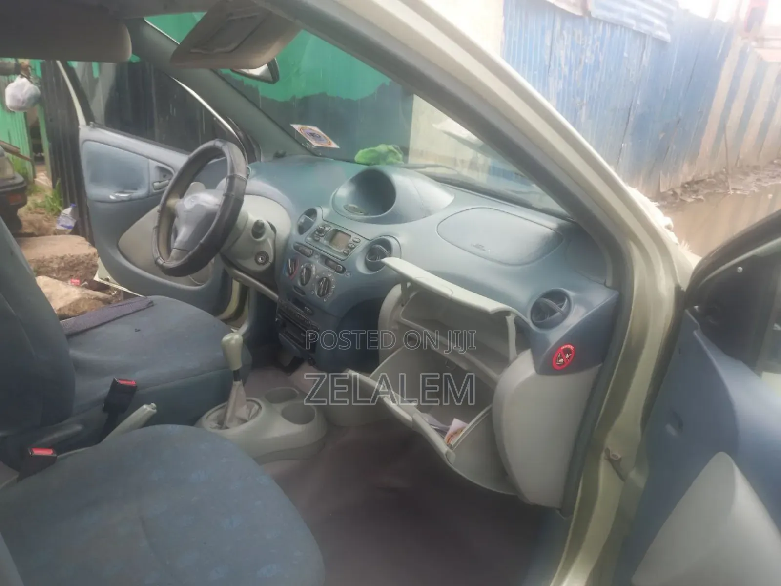 Toyota Vitz 2001 Gold