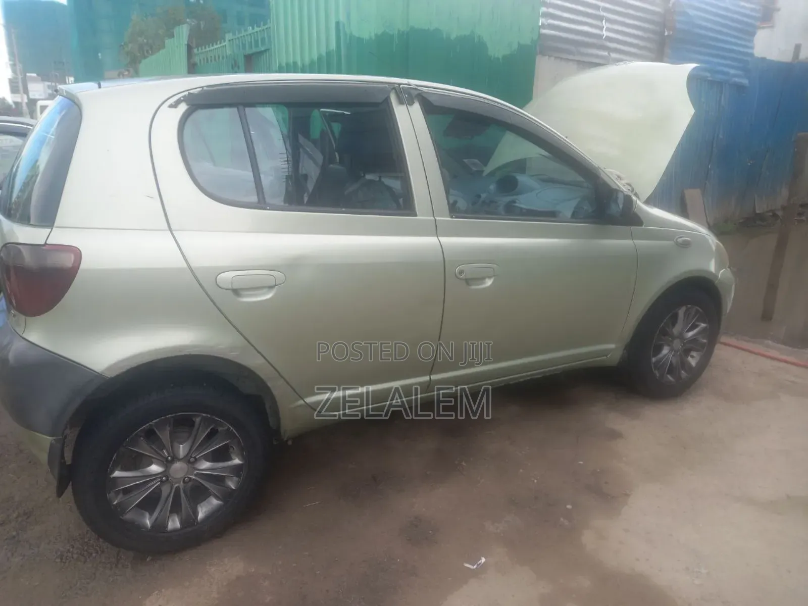 Toyota Vitz 2001 Gold