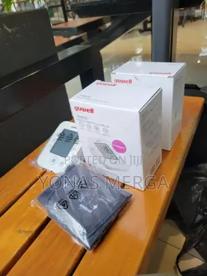 Photo - Automatic Bp Monitor 嘴፹blood Pressure Monitor琛፻ Ac Power Not Mandatory