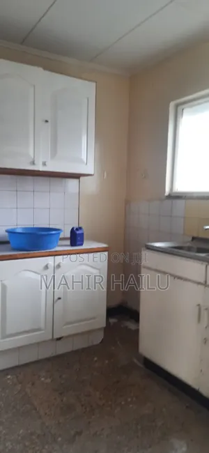 5bdrm Villa in Villa, Bole for rent