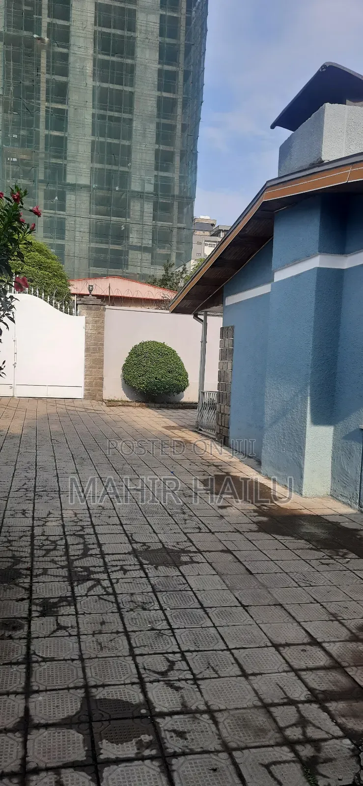 5bdrm Villa in Villa, Bole for rent