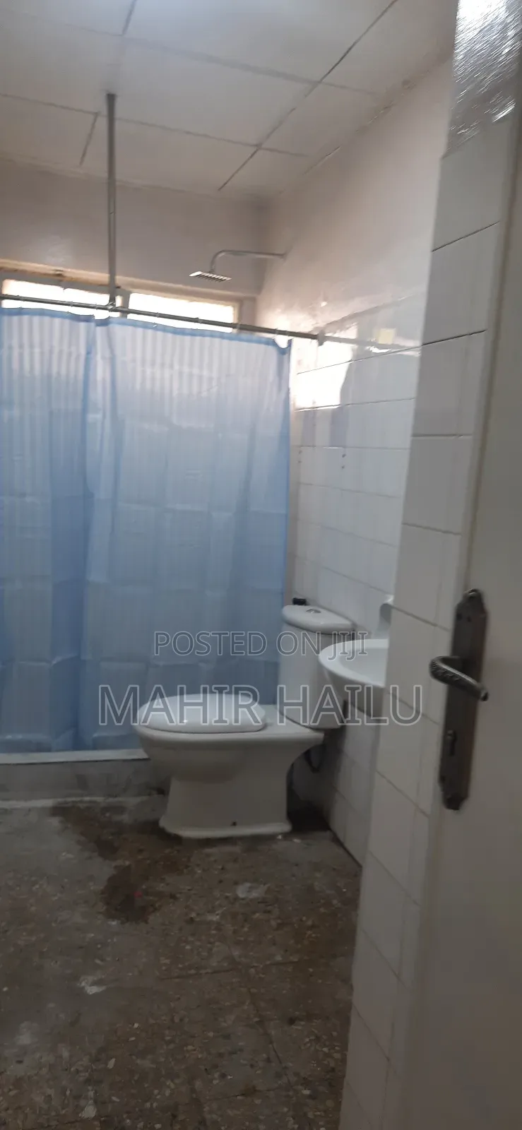 5bdrm Villa in Villa, Bole for rent