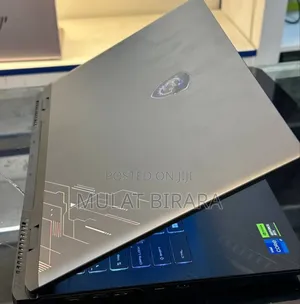 New Laptop MSI Crosshair 17 B12U 16GB Intel Core I7 SSD 1T