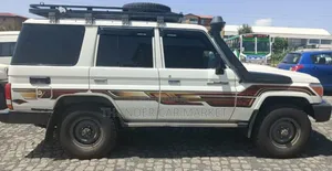 Toyota Land Cruiser 2019 White