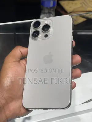 Photo - Apple iPhone 15 Pro Max 256 GB Silver