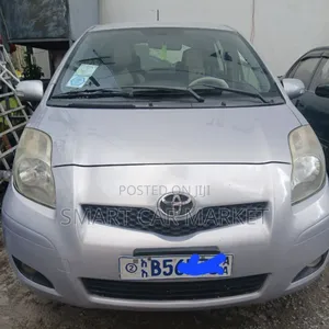 Photo - Toyota Yaris 2010 Silver