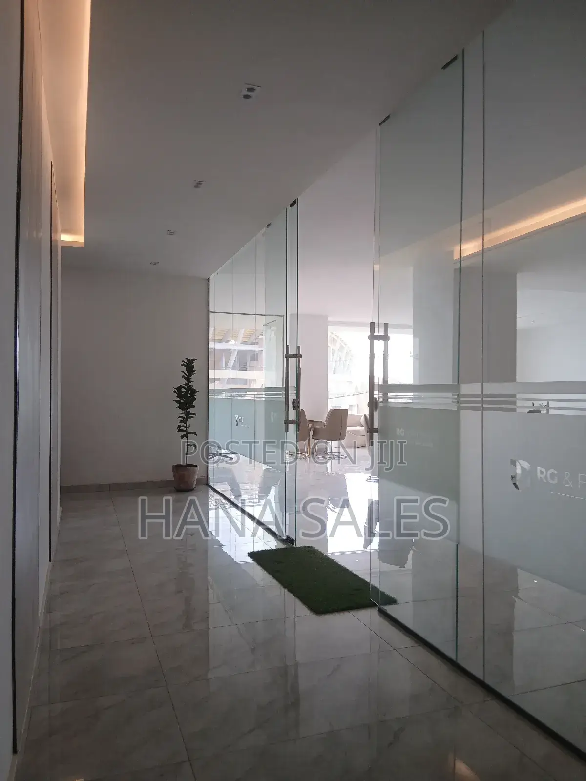 ልዮ የብአል ቅናሽ ቦሌ ላይ የንግድ ሱቆችን ይዘንላቹህ መተናል ፈጥነዉ በመደወል የእድሉ ተጠቃሚ ይሁኑ