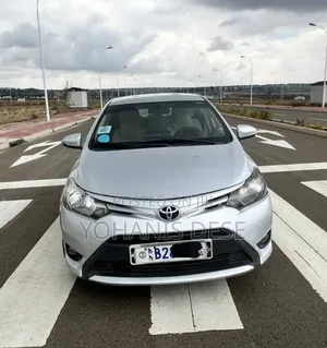 Photo - Toyota Yaris 2013 Silver