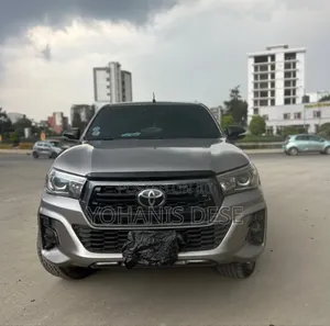 Toyota Hilux 2020 Gray