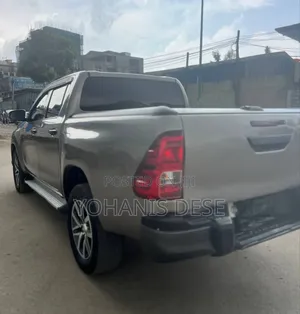 Toyota Hilux 2020 Gray