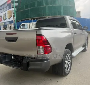 Toyota Hilux 2020 Gray