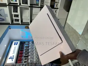 New Laptop Apple MacBook Air 2025 M4 13-Inch 16GB Apple M4 SSD 256GB