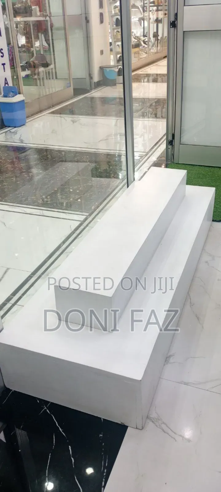 Shop Around Jemo 1 Display