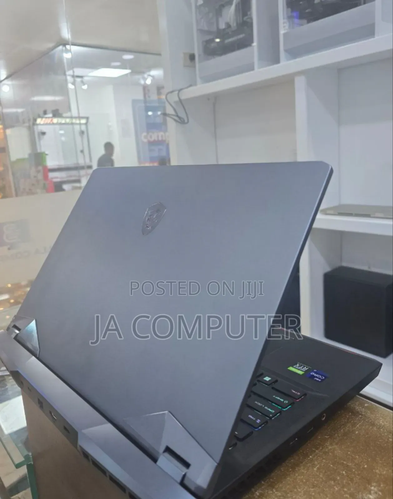 New Laptop MSI Raider GE76 12UGS 16GB Intel Core I9 SSD 1T