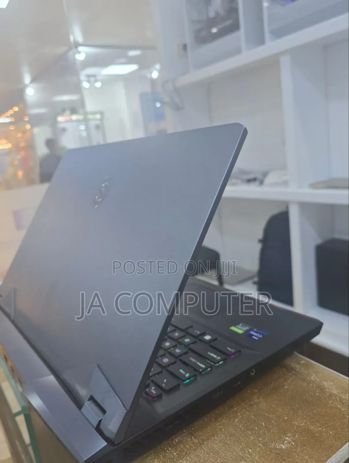 New Laptop MSI Raider GE76 12UGS 16GB Intel Core I9 SSD 1T