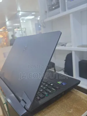 New Laptop MSI Raider GE76 12UGS 16GB Intel Core I9 SSD 1T