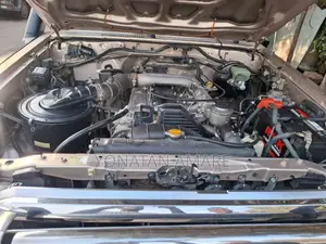 Toyota Land Cruiser 2017 Gold