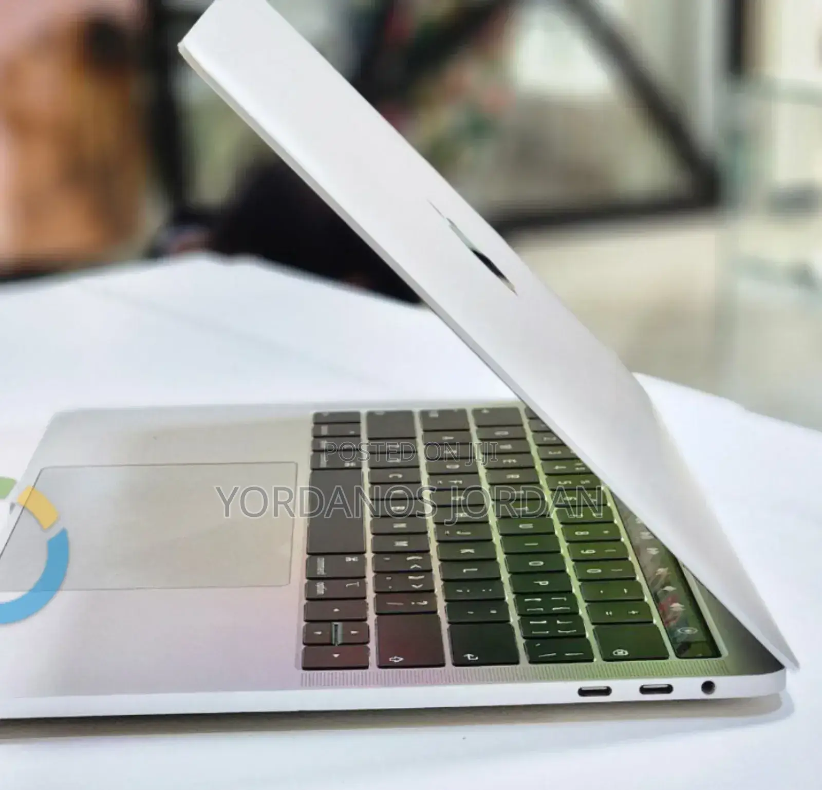New Laptop Apple MacBook Pro 2018 8GB Intel Core I5 SSD 256GB