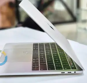 New Laptop Apple MacBook Pro 2018 8GB Intel Core I5 SSD 256GB
