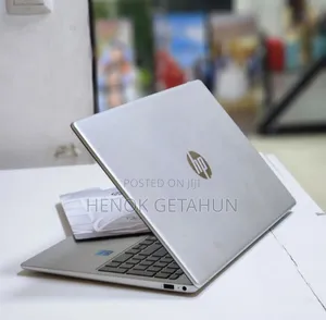 Photo - New Laptop HP EliteBook 840 G3 8GB Intel Core i3 SSD 256GB