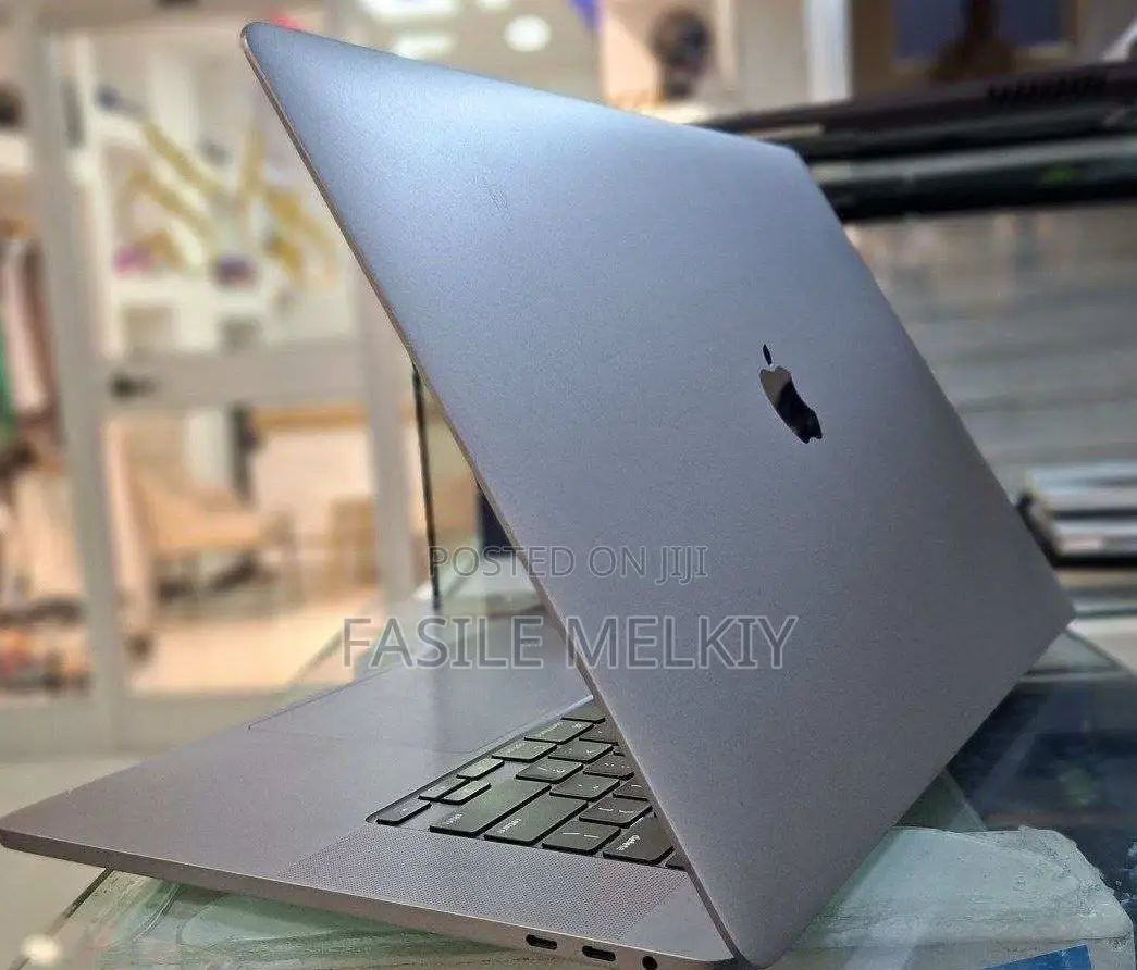 New Laptop Apple MacBook Pro 2019 32GB Intel Core I9 SSD 512GB