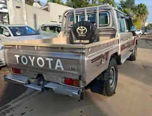 Toyota Land Cruiser 2017 Gold