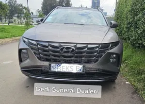 Photo - Hyundai Tucson 2021 Gold