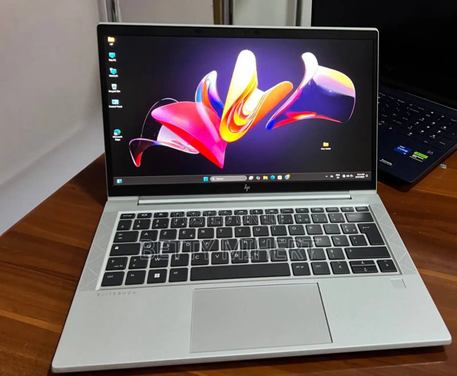 New Laptop HP EliteBook 830 G8 16GB AMD Ryzen 5 SSD 512GB