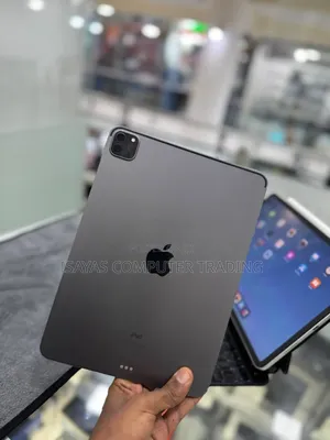 Photo - New Apple iPad Pro (2022) 256 GB