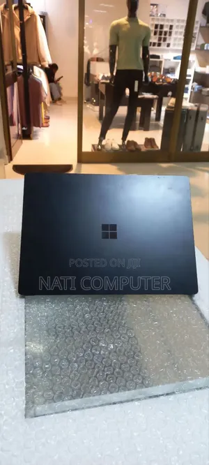 New Laptop Microsoft Surface 16GB Intel Core I7 SSD 512GB