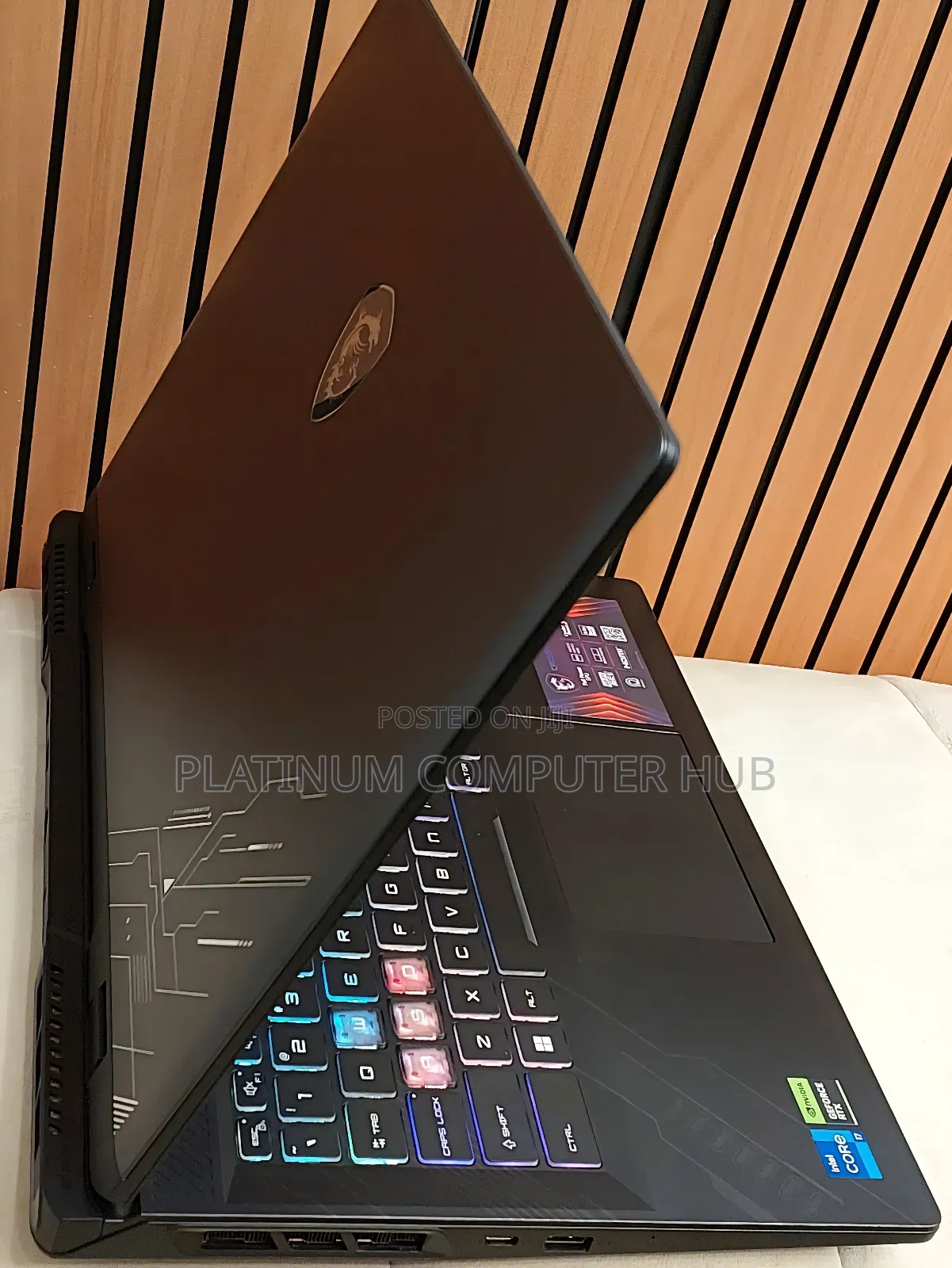 New Laptop MSI Crosshair 17 B12U 16GB Intel Core I7 SSD 1T