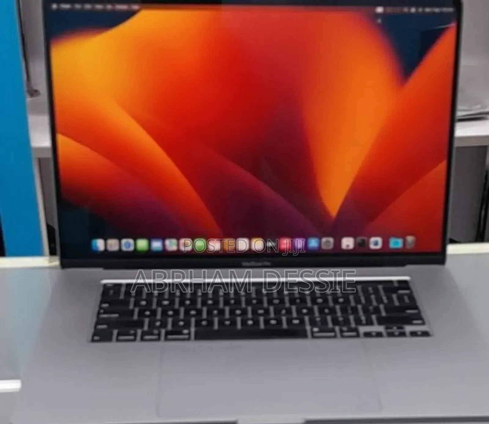 New Laptop Apple MacBook Pro 2019 16GB Intel Core I7 SSD 512GB