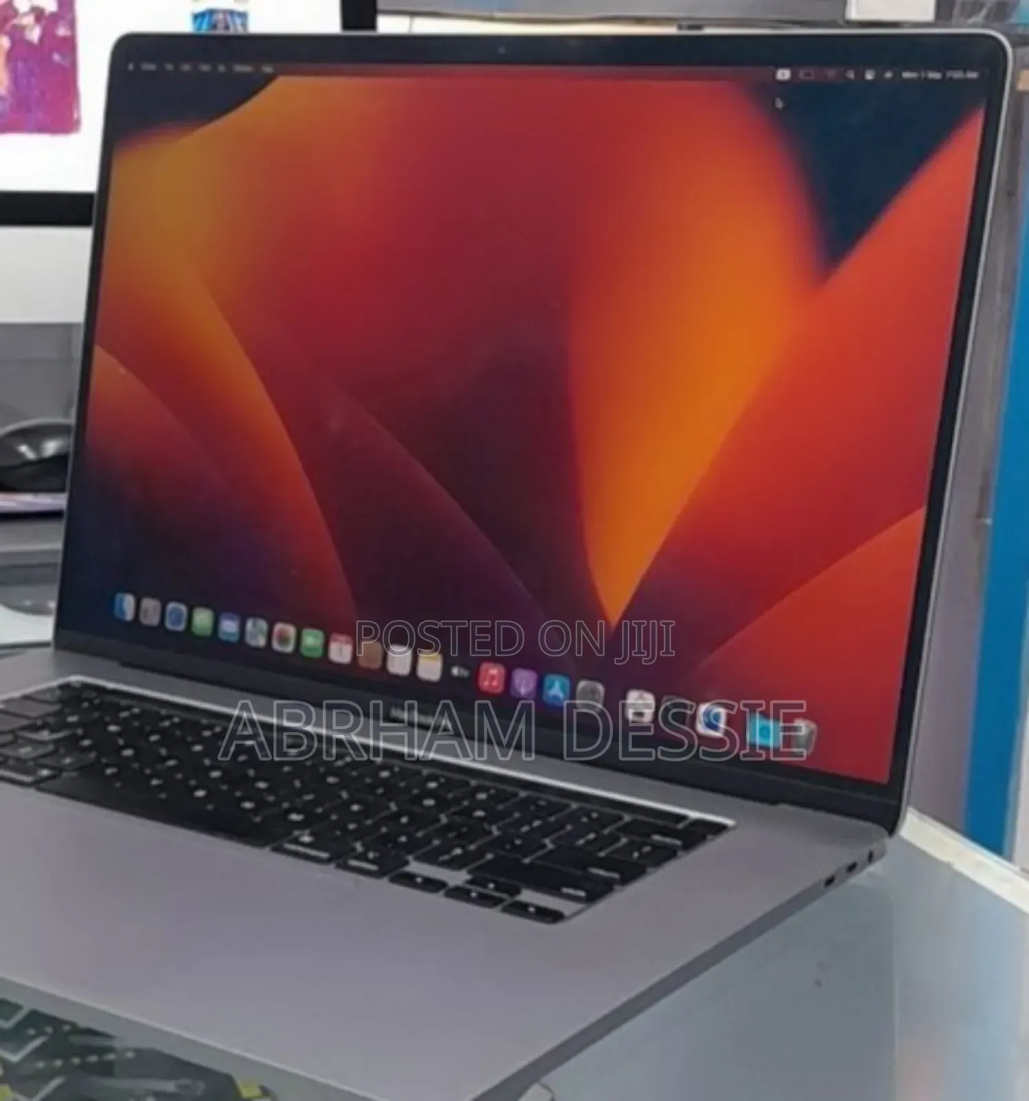 New Laptop Apple MacBook Pro 2019 16GB Intel Core I7 SSD 512GB