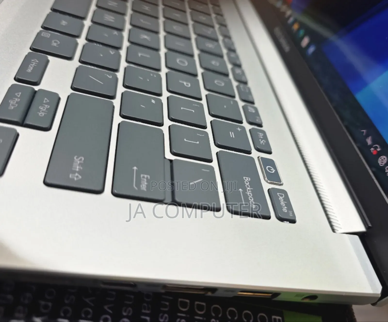 New Laptop Asus Zenbook 14 UX434 16GB Intel Core I7 SSHD (Hybrid) 512GB