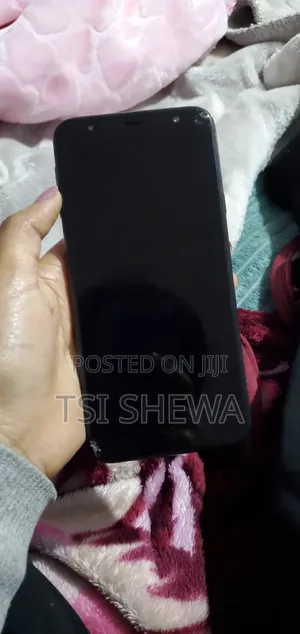 Photo - Samsung Galaxy J4 32 GB Black