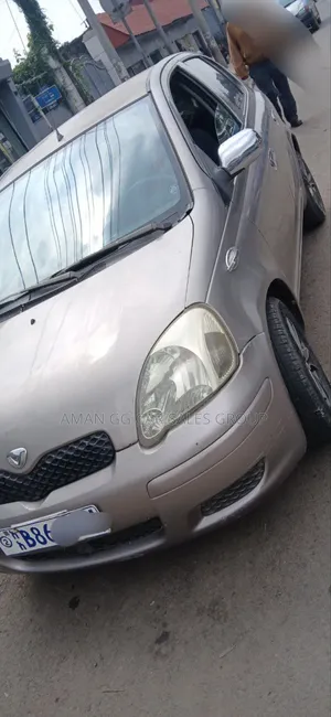 Toyota Vitz 2002 Gray