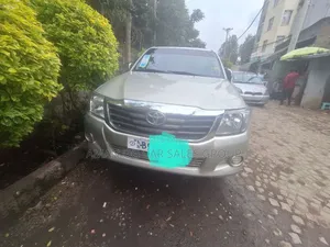 Toyota Hilux 2024 Silver