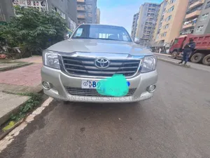 Toyota Hilux 2024 Silver