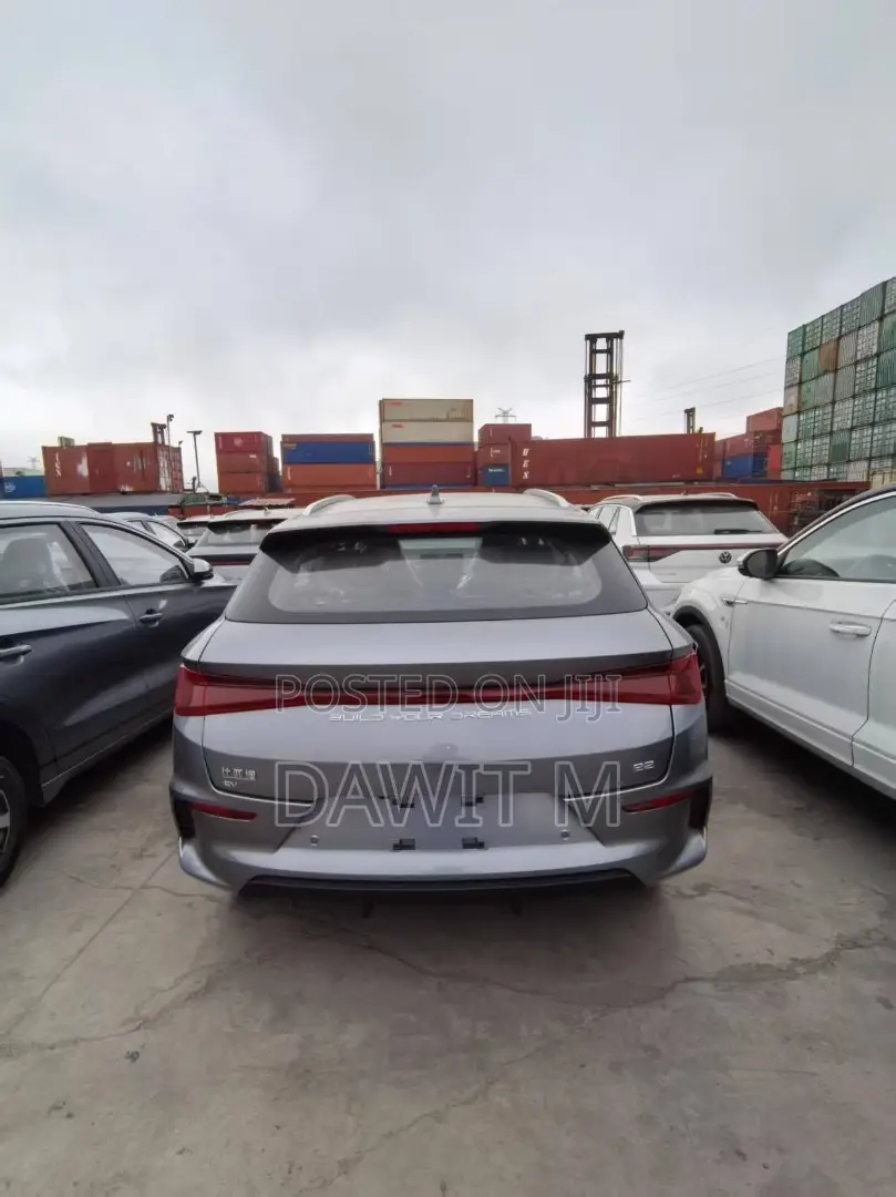 New BYD E2 43 kWh 94 hp FWD 2025 Gray