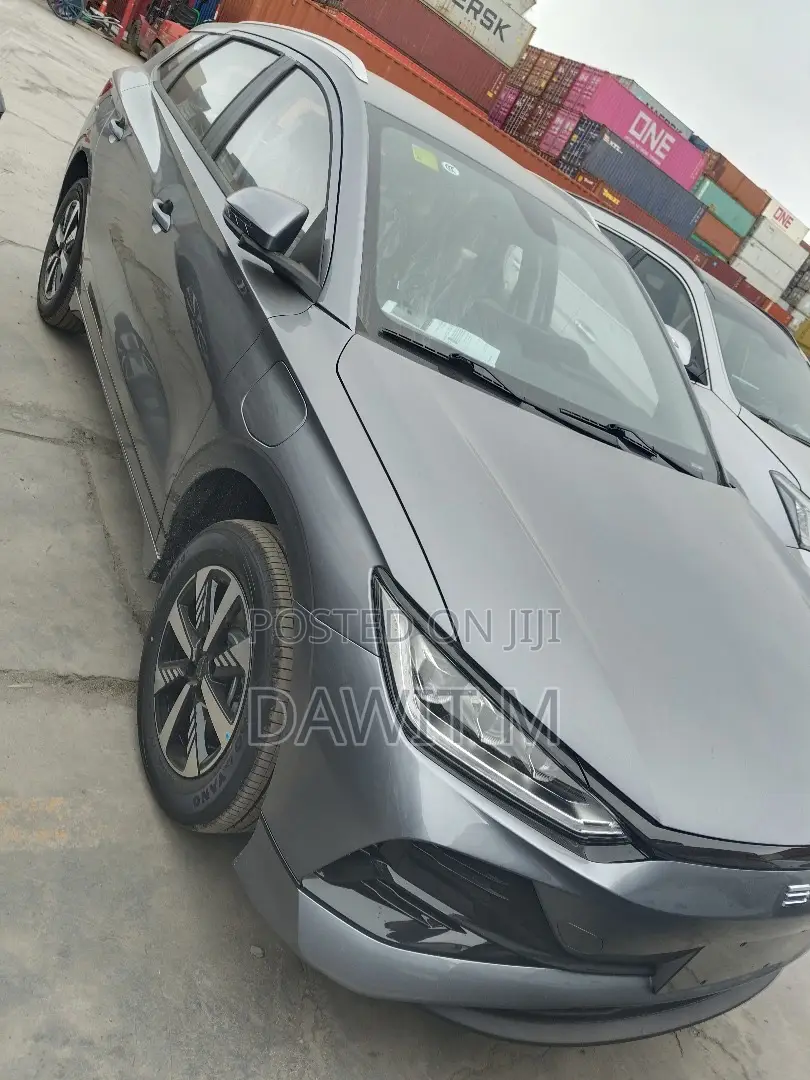 New BYD E2 43 kWh 94 hp FWD 2025 Gray
