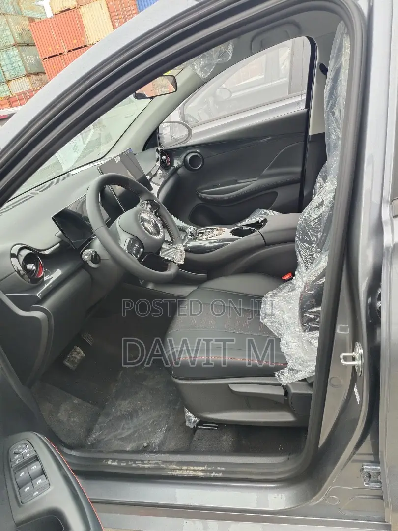 New BYD E2 43 kWh 94 hp FWD 2025 Gray