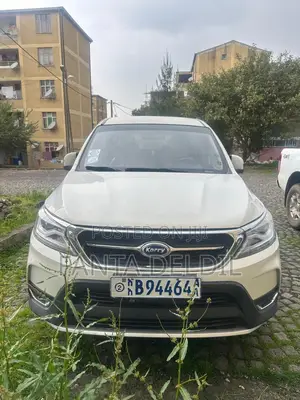 Photo - Bus 2022 White