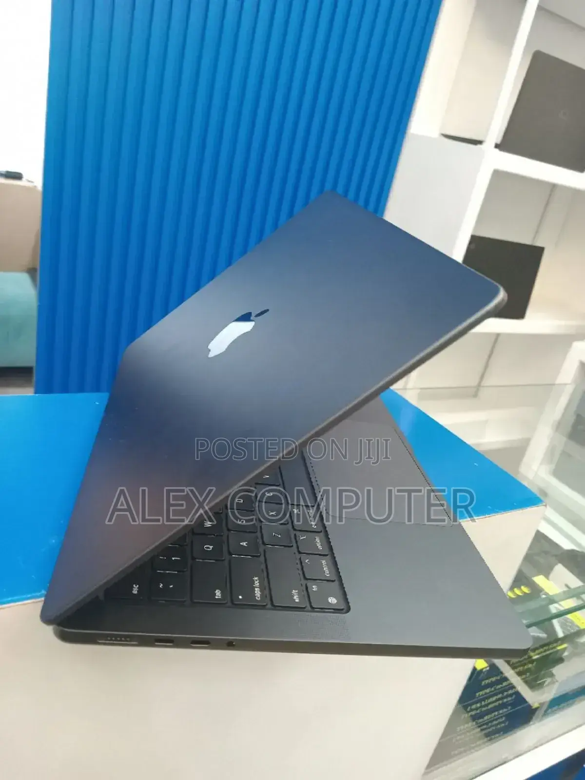 New Apple MacBook Pro 2023 M3 14-Inch 18GB Apple M3 Pro SSD 512GB