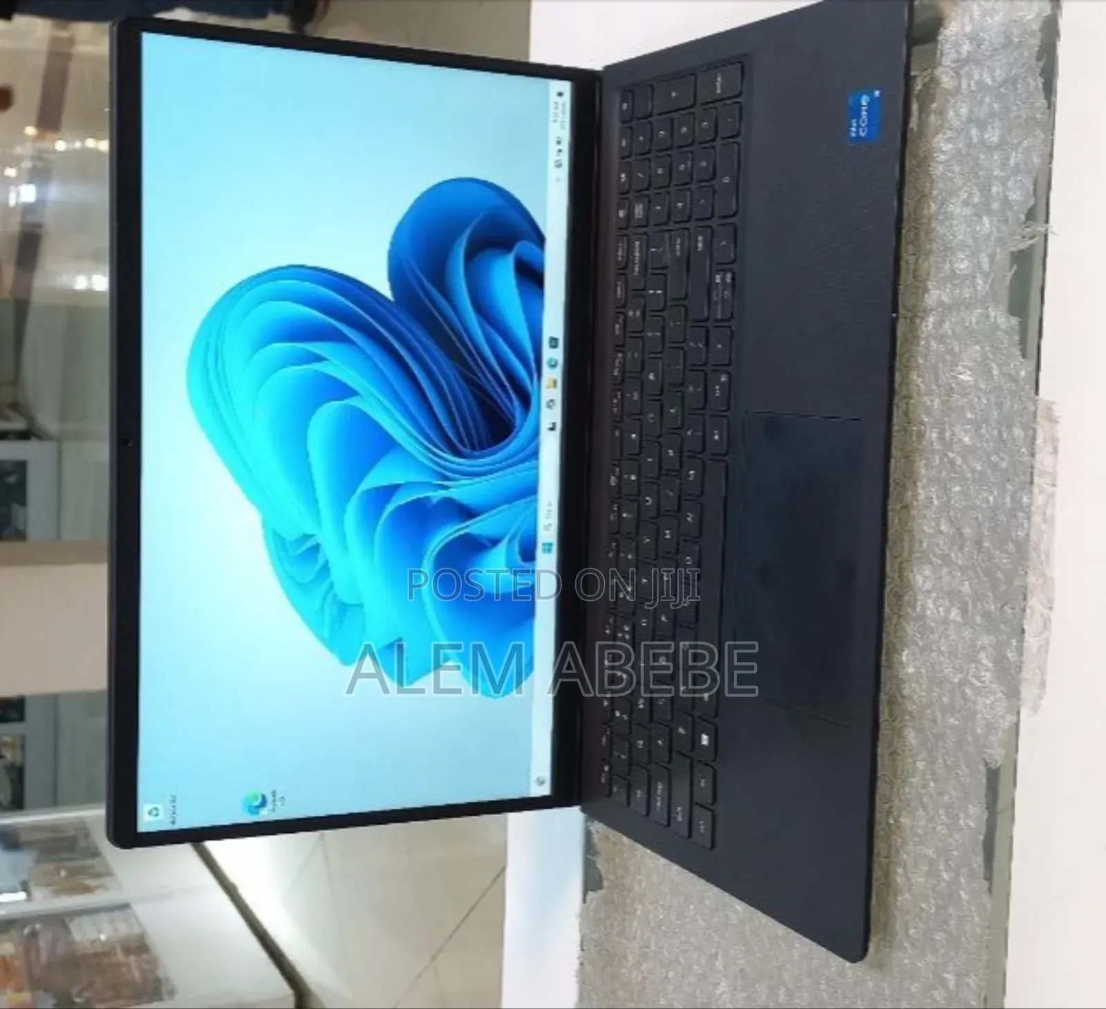 Laptop Dell Vostro 3520 8GB Intel Core I5 SSD 1T